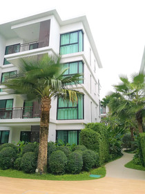 The Title - West Wing Apartments by Trips Phuket