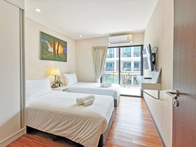 The Title - West Wing Apartments by Trips Phuket