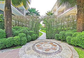 The Title - West Wing Apartments by Trips Phuket