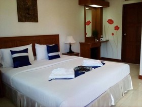 Baan Chayna Lounge Resort
