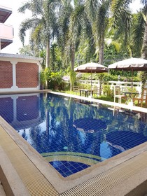 Baan Chayna Lounge Resort