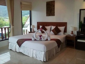 Baan Chayna Lounge Resort
