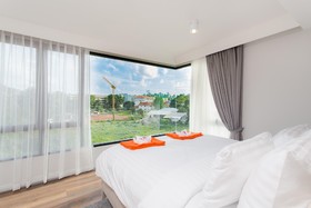 6Th Avenue Surin Beach