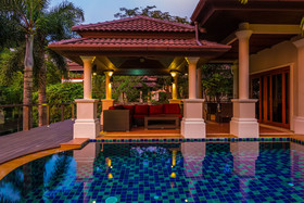 Lakewood Hills Villa by Lofty