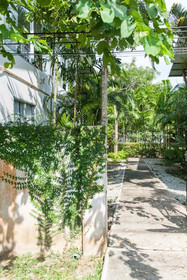 Chaofa West On The Pond