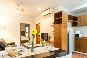 Chaofa West On The Pond