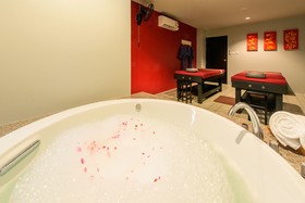 Recenta Suite Phuket Suanluang
