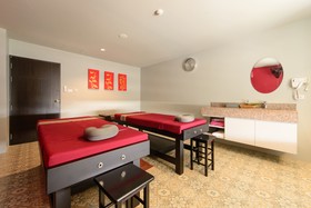 Recenta Suite Phuket Suanluang