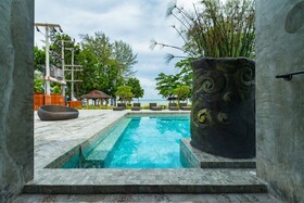Maneetel Krabi Beachfront