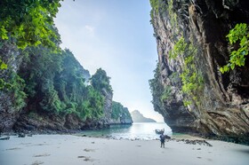 Maneetel Krabi Beachfront