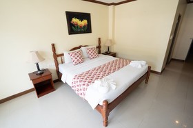 Pranang Flora House
