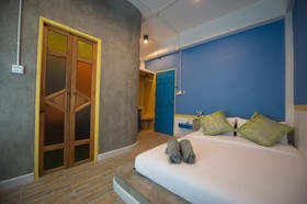 De Sea Almond Hotel