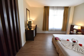 Golden Crown Grand Hotel