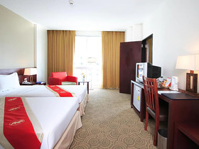 Golden Crown Grand Hotel