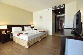 Golden Crown Grand Hotel