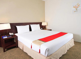 Golden Crown Grand Hotel