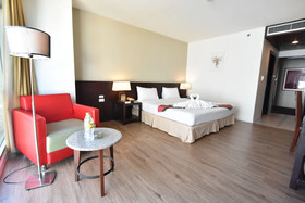 Golden Crown Grand Hotel