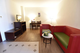 Golden Crown Grand Hotel