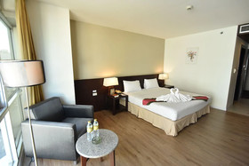 Golden Crown Grand Hotel