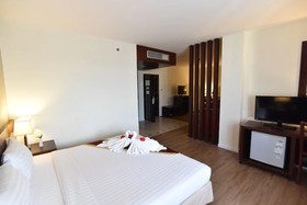 Golden Crown Grand Hotel