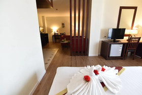 Golden Crown Grand Hotel