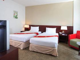 Golden Crown Grand Hotel