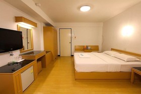 Hi-Season Hotel