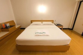 Hi-Season Hotel