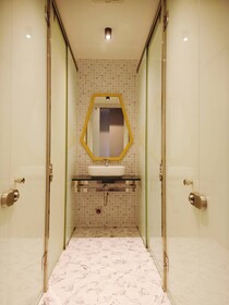 Icon Hotel