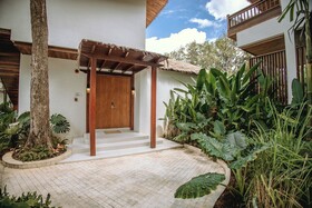 Luxtalay Khanom Hotel