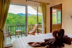 Khao Sok River Home Resort