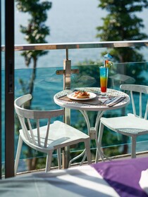 Cliff Lanta Suite