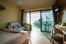 Cliff Lanta Suite