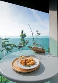 Cliff Lanta Suite