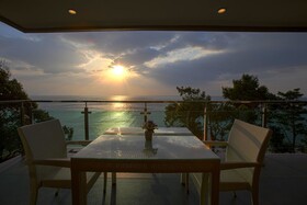 Cliff Lanta Suite