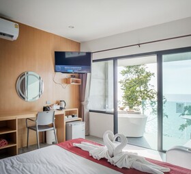 Cliff Lanta Suite