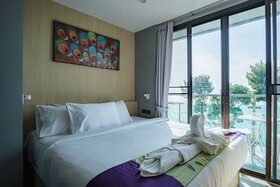 Cliff Lanta Suite