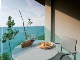 Cliff Lanta Suite