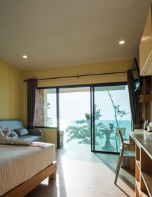Cliff Lanta Suite