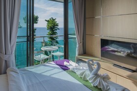 Cliff Lanta Suite