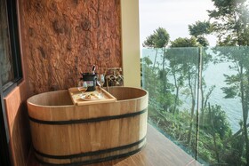 Cliff Lanta Suite