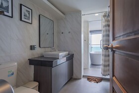 Cliff Lanta Suite