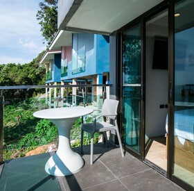 Cliff Lanta Suite