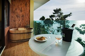 Cliff Lanta Suite