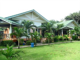Lanta Palm Beach Resort