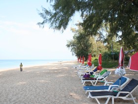 Lanta Palm Beach Resort