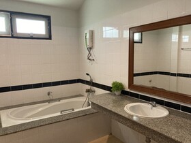 Lanta Village Resort by OYO Rooms