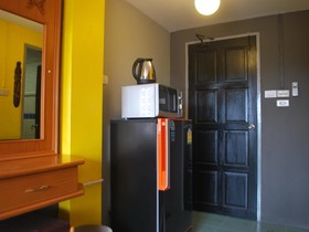 Let It Bee Econo Hostel