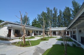 Nakara Long Beach Resort