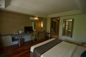 Nakara Long Beach Resort